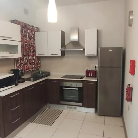Sliema central apartment *