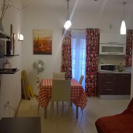 Апартаменты Sliema Central Apartment Слима